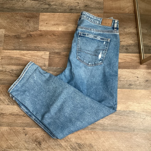 American Eagle Distressed Blue Jeans - Picture 4 of 8